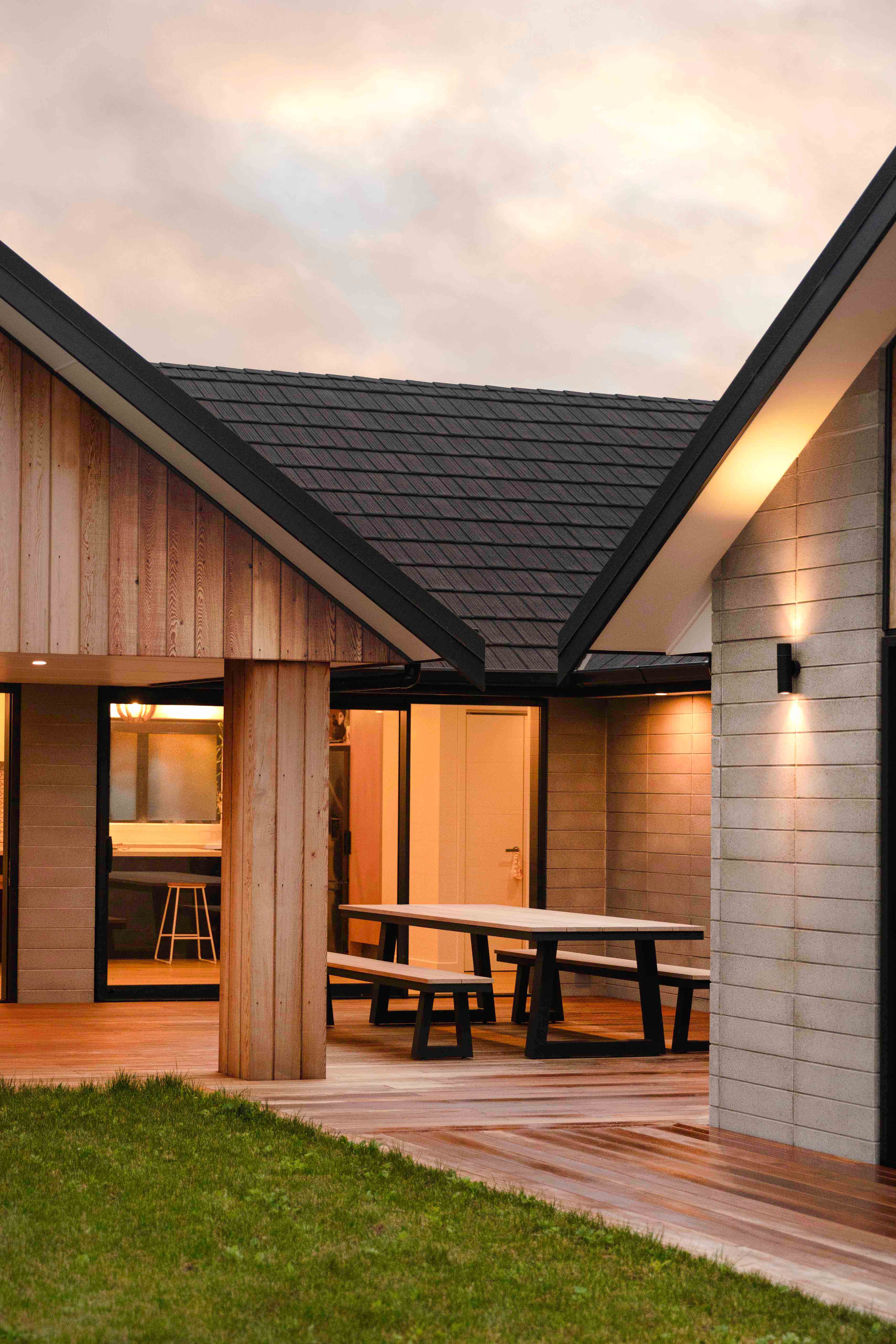 CF Shake, Charcoal Blend, New Build, New Roof, Architecturally Designed, Cedar Cladding